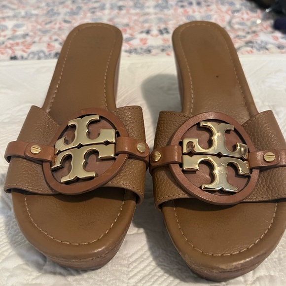 Tory Burch Wedges. Great condition - Picture 2 of 4
